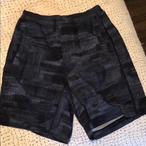 Men’s lined lululemon shorts